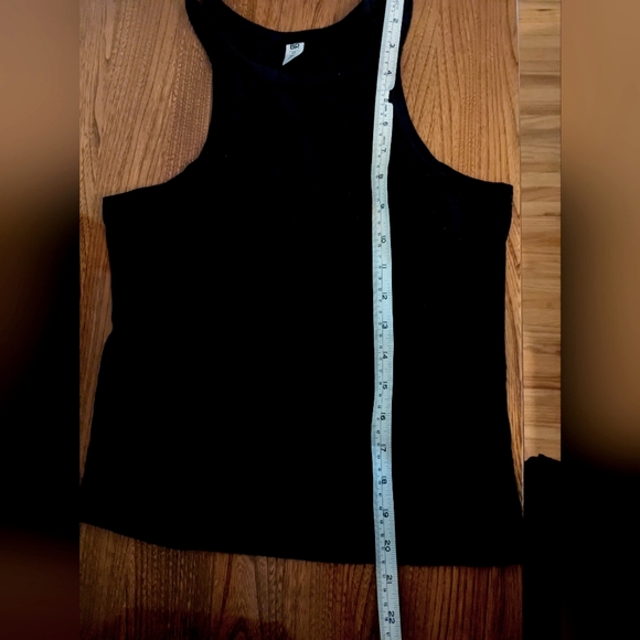 Black basic ribbed tank excellent used condition - Picture 4 of 4